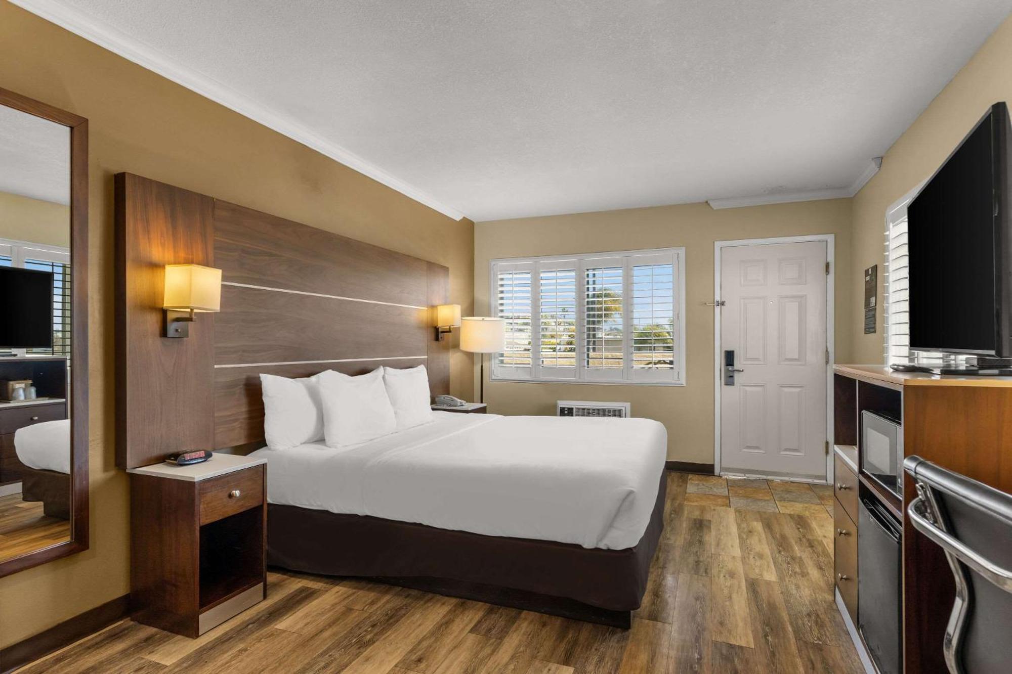 Comfort Inn San Diego Airport At The Harbor Экстерьер фото